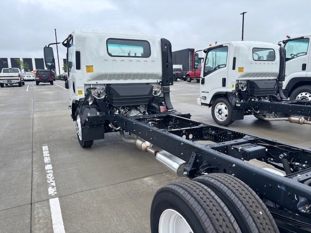 2025 Isuzu NRR Cab and Chassis - image 7